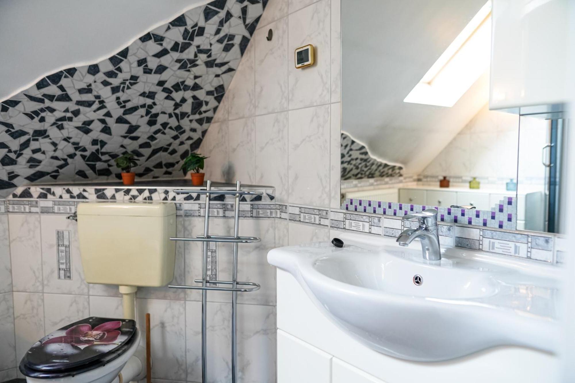 Spacious House With 5 Ferienhaus Wien