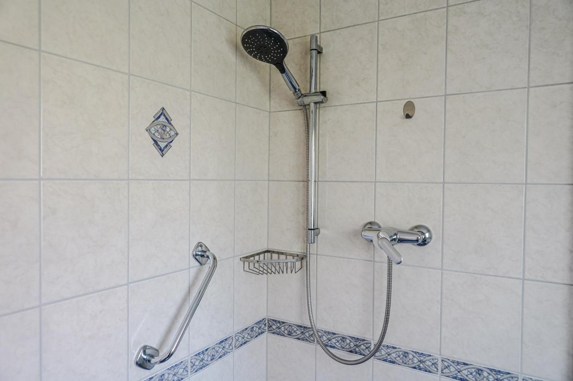 Spacious House With 5 Wien