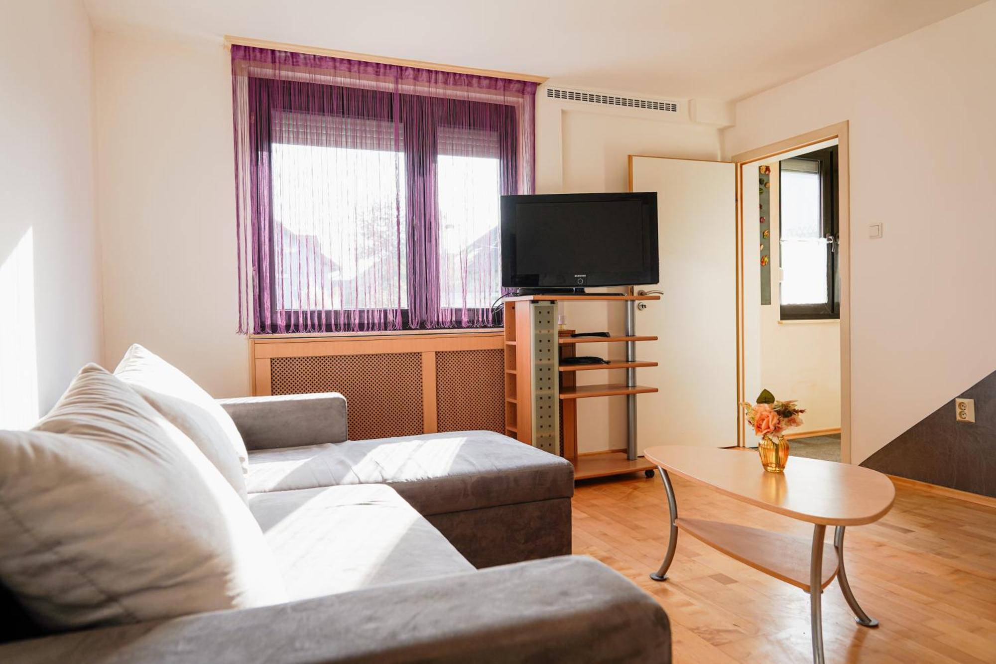 Spacious House With 5 Ferienhaus Wien