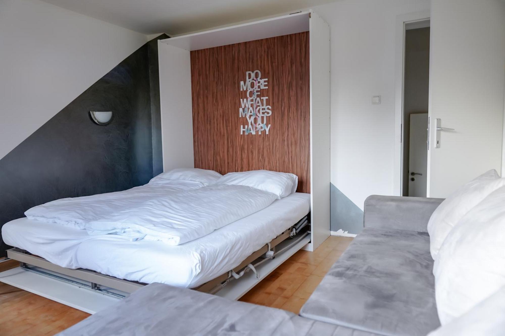Spacious House With 5 Ferienhaus