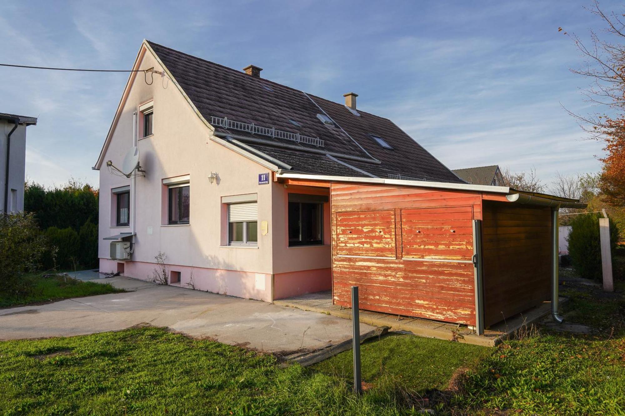 Spacious House With 5 *