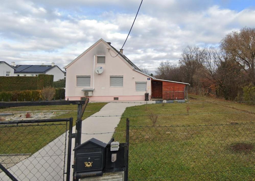 Spacious House With 5 Ferienhaus Wien