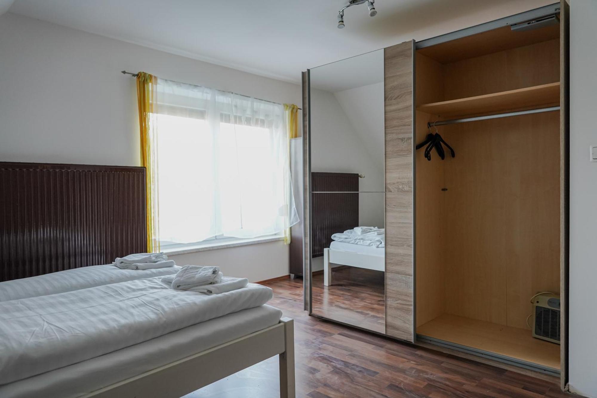 Spacious House With 5 Ferienhaus Wien